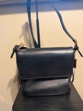 Mondani New York Black Faux Leather Crossbody Shoulder Bag Minimal Classic